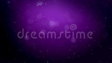 装饰的3d雪花在紫色<strong>背景</strong>下在空气中飞舞。 用作圣诞、<strong>新年贺卡</strong>或冬季动画